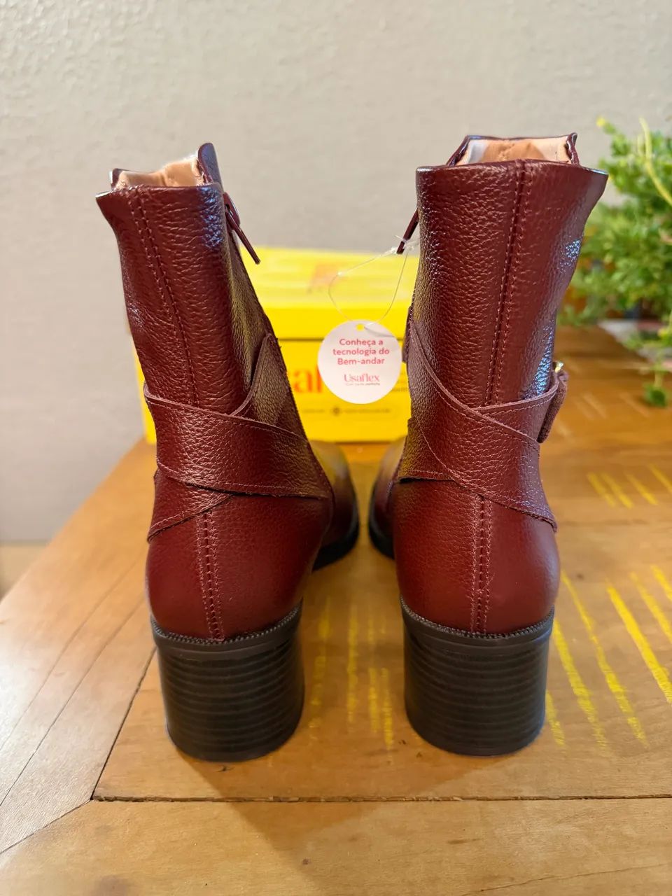 Bota de Couro Bordô Usaflex NOVA - Foto 5