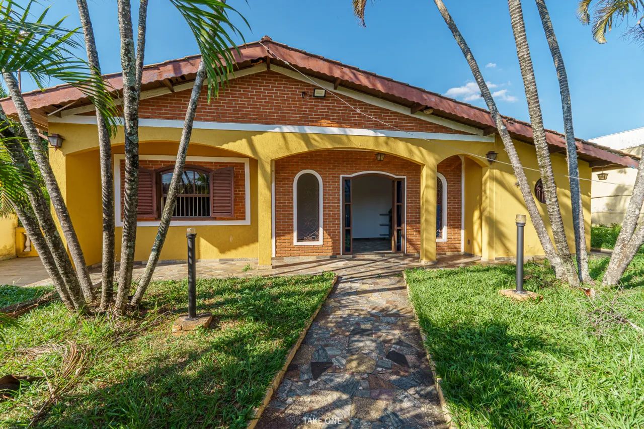 Casa para venda em Centro com 4 quartos, sendo 1 suíte, 281m²