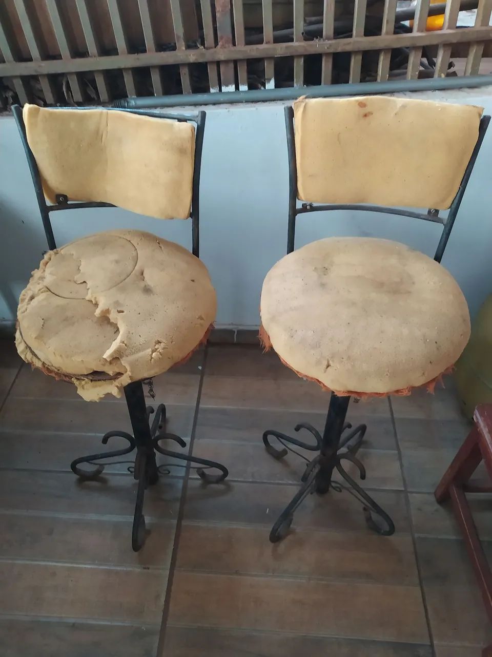 Banqueta de ferro trabalhado 