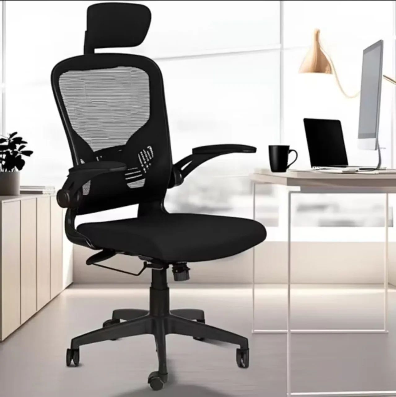 Cadeira para escritório preta com encosto de lombar - Foto 4