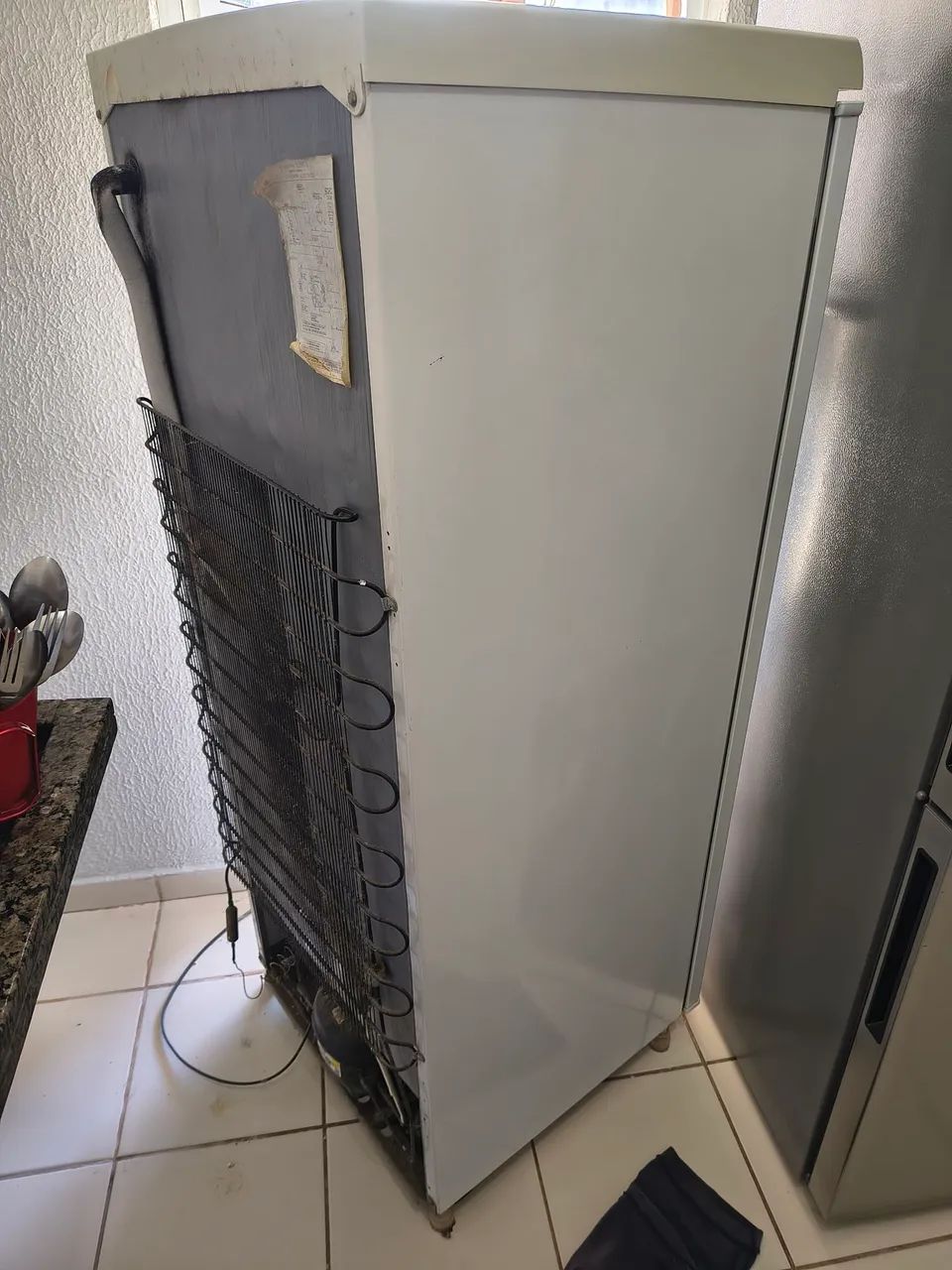 VENDE - SE GELADEIRA ELETROLUX 220V - Foto 2