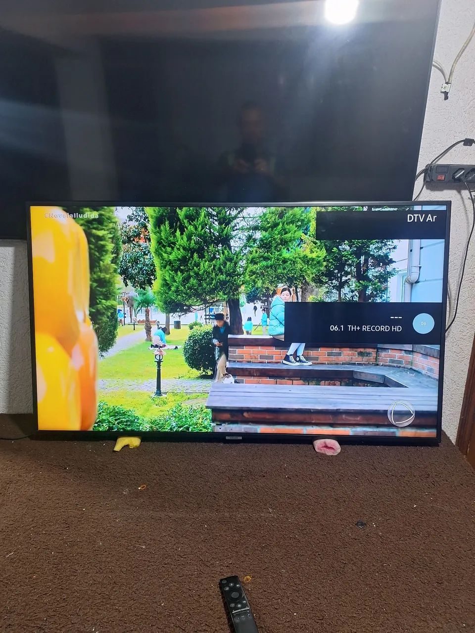 TV SMART SANSUNG 4K 50 POLEGADAS FUNCIONANDO PERFEITAMENTE SOMENTE SEM OS PÉS  - Foto 2