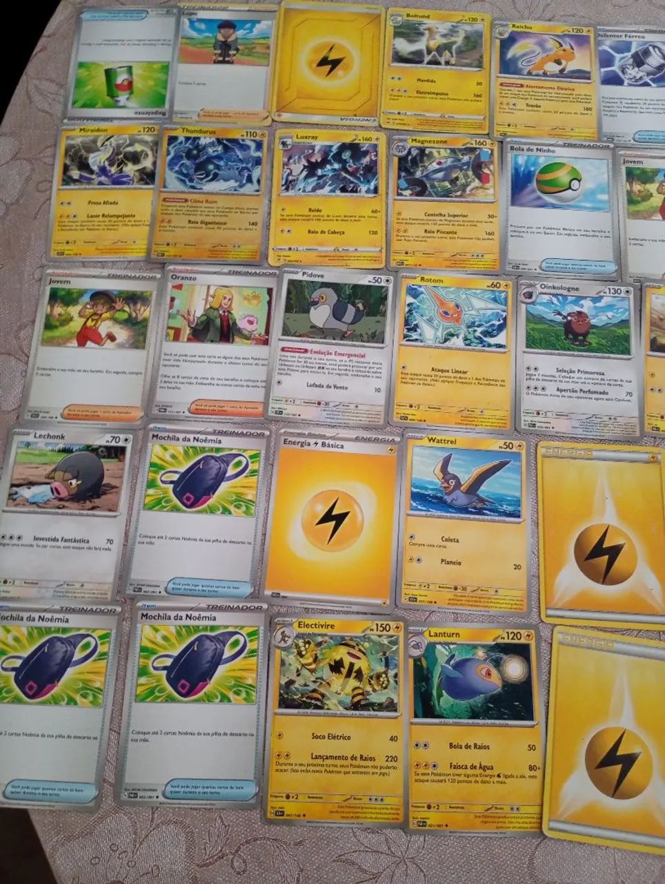 Deck de figurinhas pokémon elétrica - Foto 3