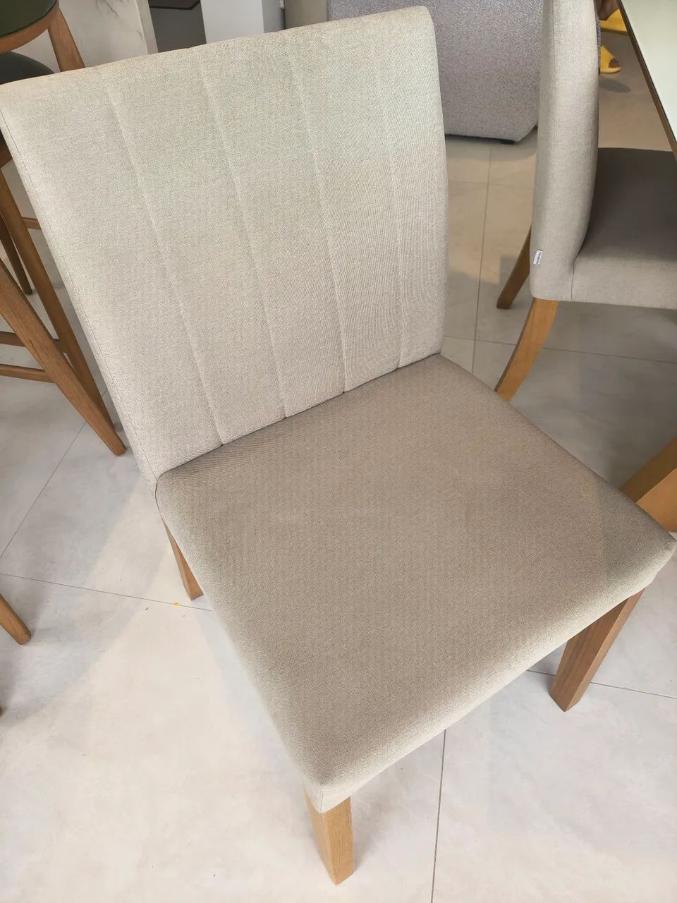 Vendo mesa de jantar com 4 cadeiras  - Foto 3