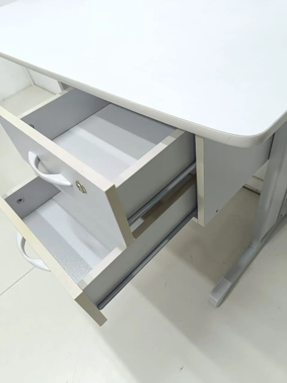Mesa de escritório seminova - Foto 4