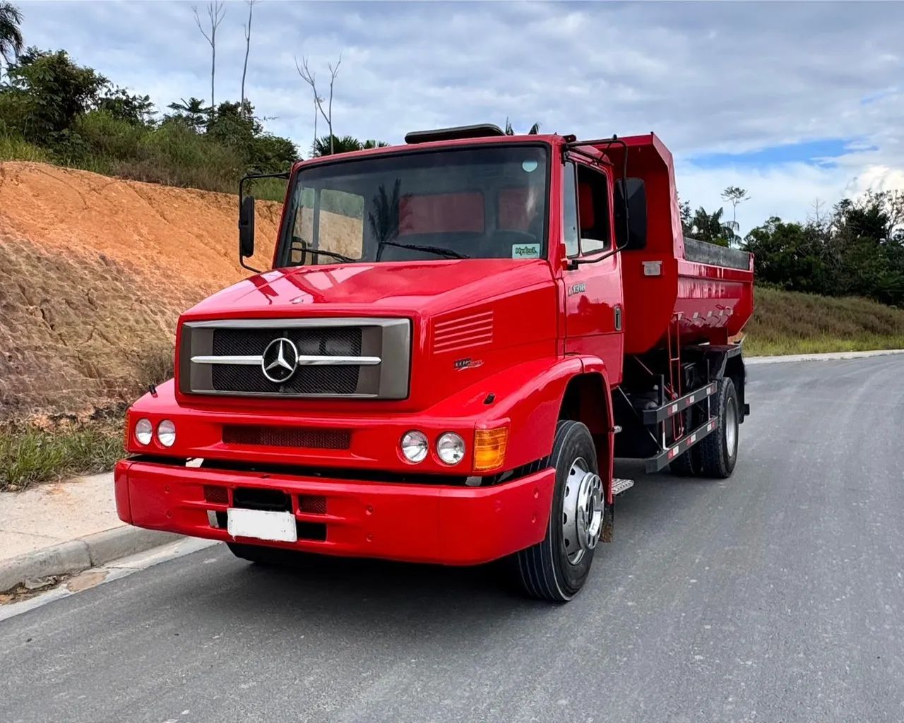 Caçamba L1318 2009 Reduzida  Mercedes-Benz