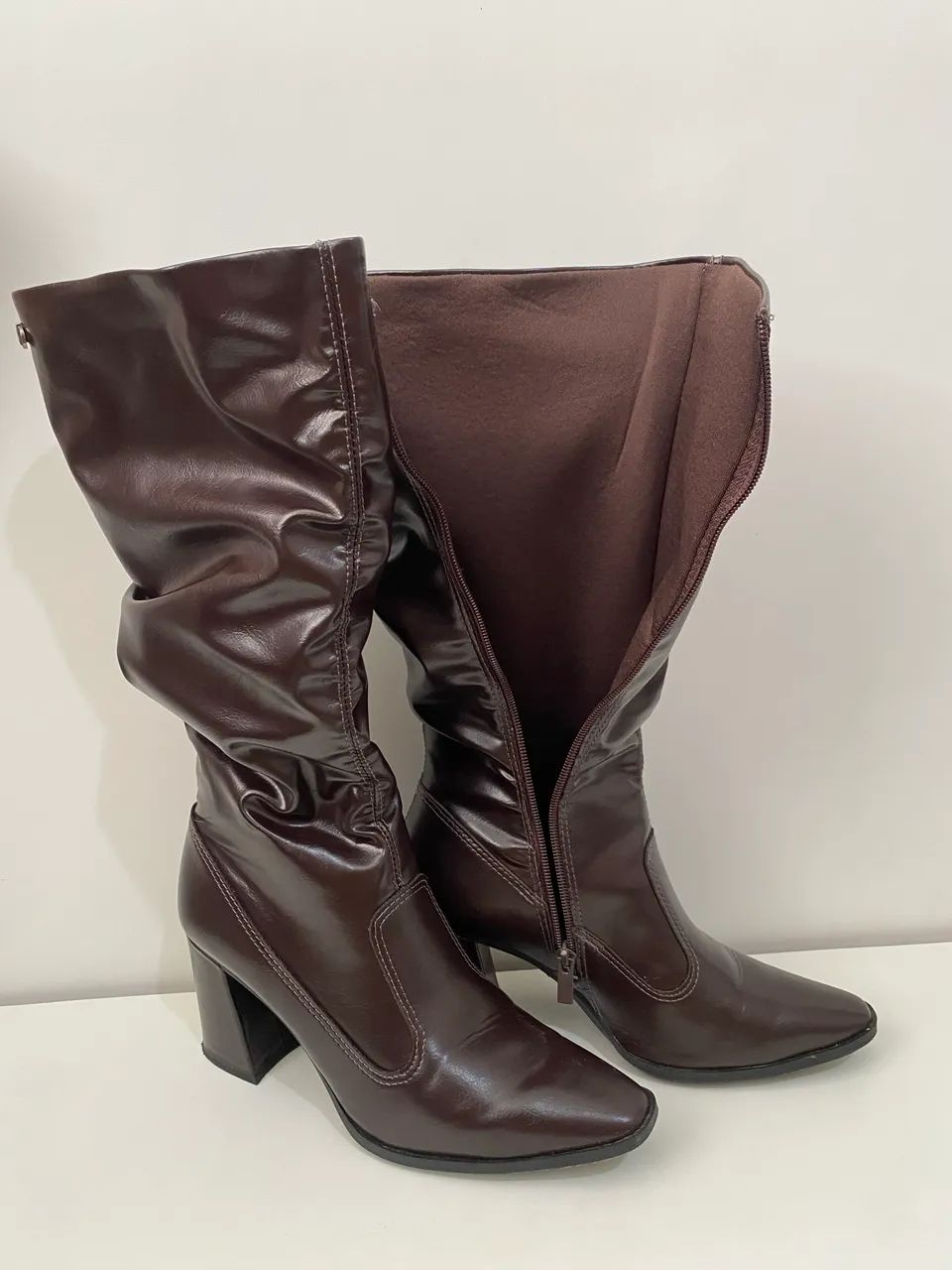 Bota feminina cano longo marrom  - Foto 3