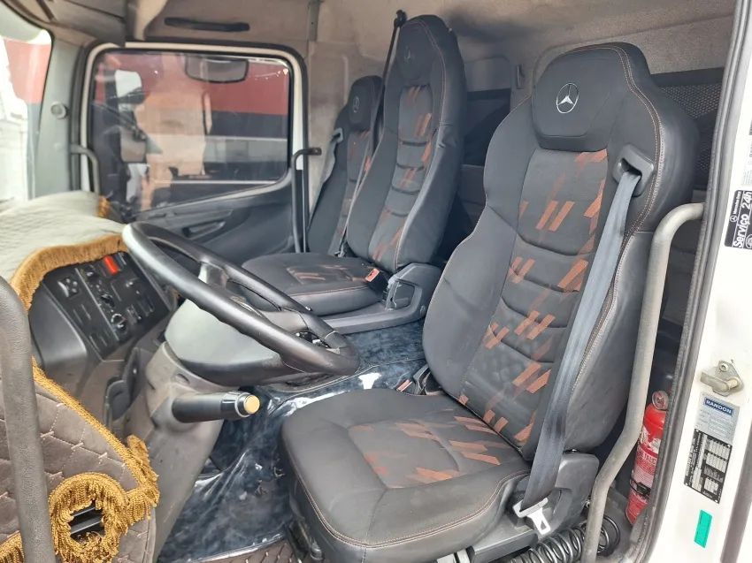 MB Atego 2426 6x2 baú 8.60m. - Foto 9