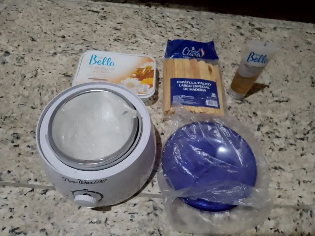 Produtos para depilação a cera.