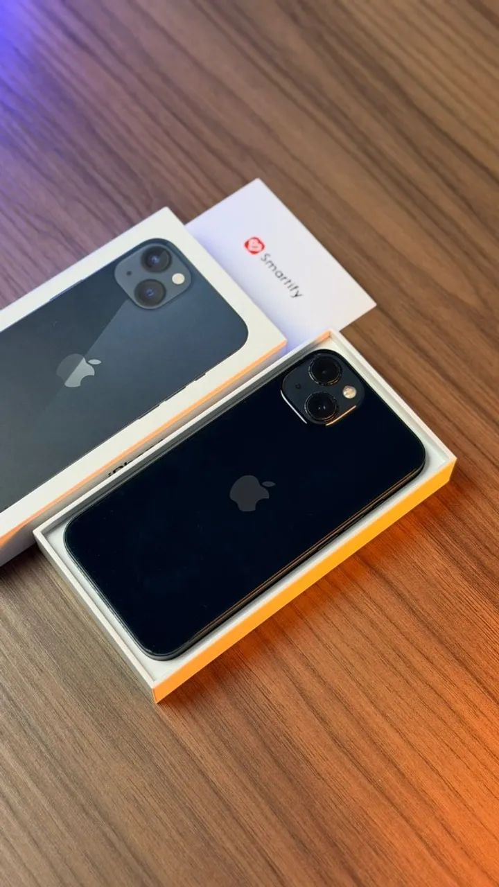 iPhone 13 na deslumbrante cor preta, com generosos 128GB de