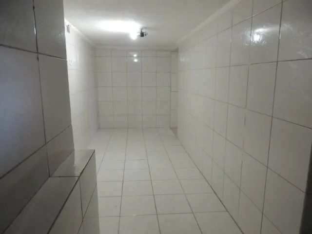 Aluga-se casa de fundo com quintal. - Foto 5