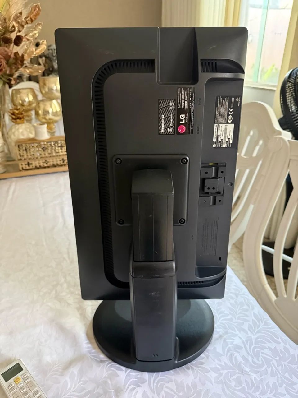 Monitores LG 20 polegadas com suporte giratório 