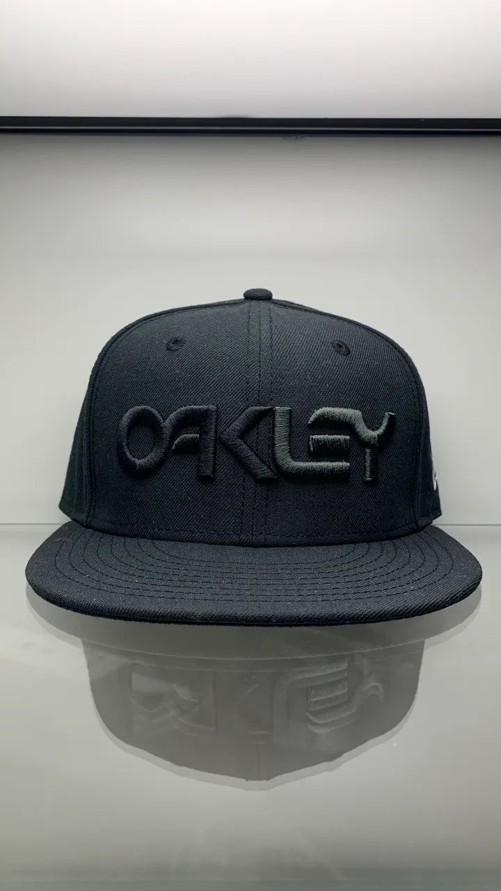 Boné Oakley x New era