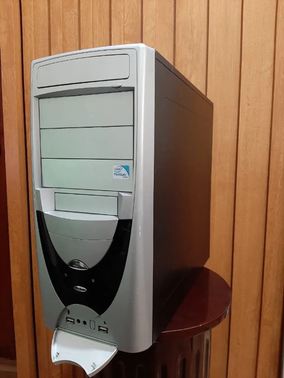 Gabinete Retrô Prata e Preto 2000 PC Sleeper Clássico ATX - Foto 2