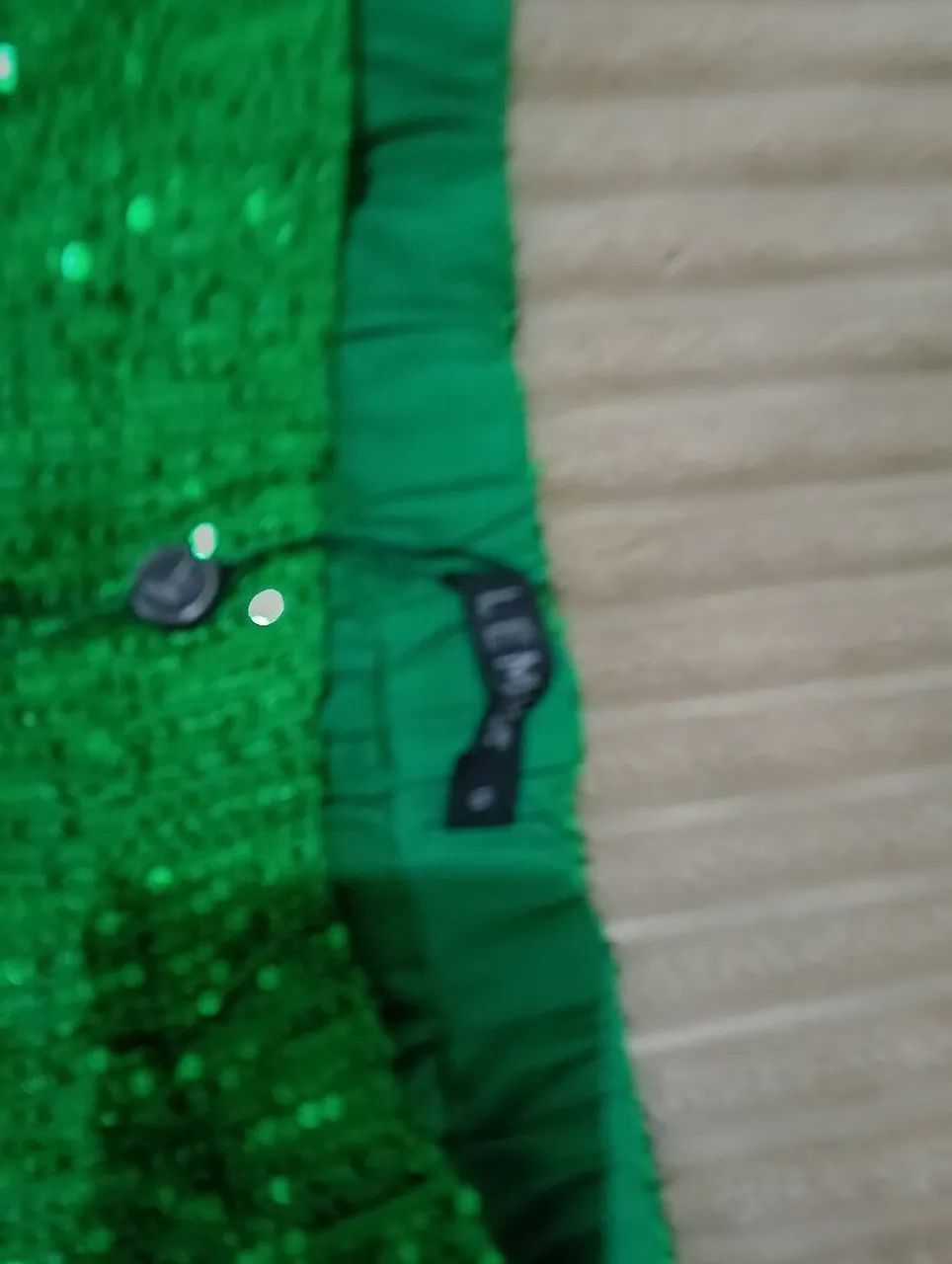 Vendo calça de Paetê nova - Foto 2
