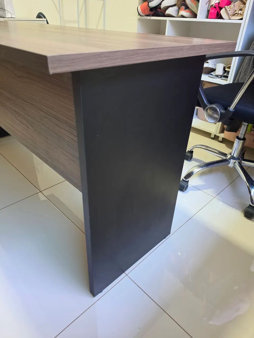 Mesa de escritório reta pé painel sem gavetas - Foto 4
