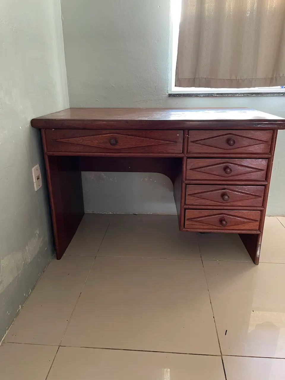Escrivaninha/ Mesa de trabalho