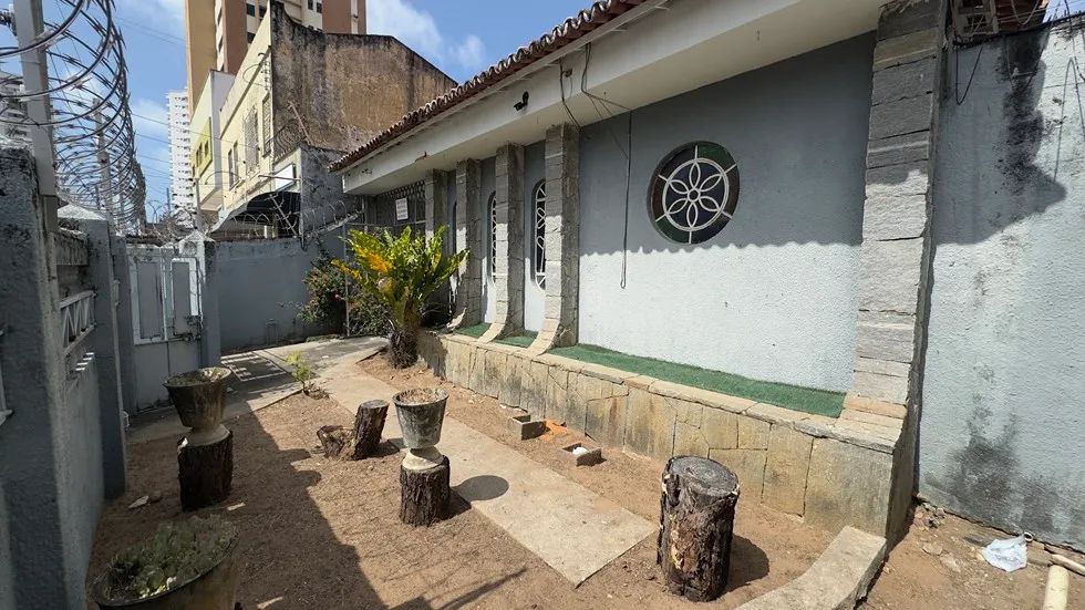 Casa comercial com 5 quartos e 4 suítes na Rua Tibúrcio Cavalcante - Foto 3