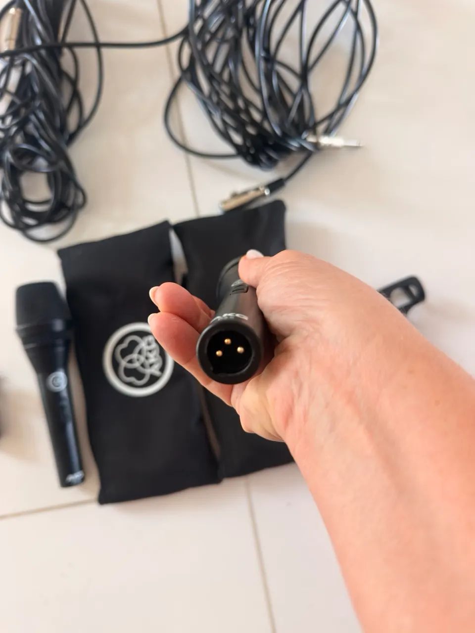 KIT 2 MICROFONES AKG P3 S + CABOS DE 10 METROS - Foto 3