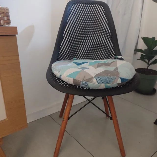 Mesa de ferro(bistrô) com tampo  0,70 cms de madeira maciça  - Foto 4