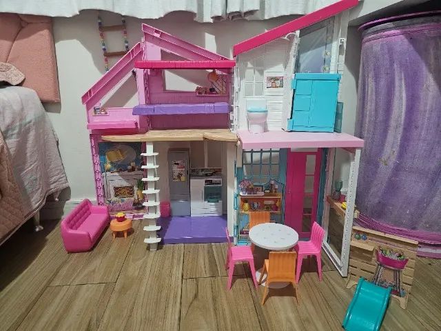 Casa da Barbie completa com acessórios 