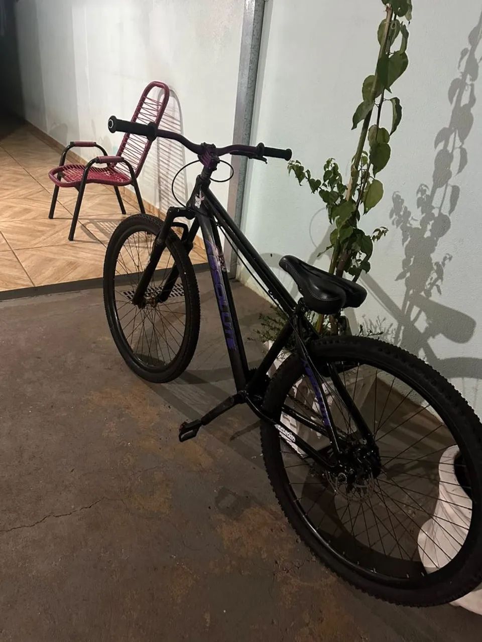 Absolute Nero com freio Shimano MT 200