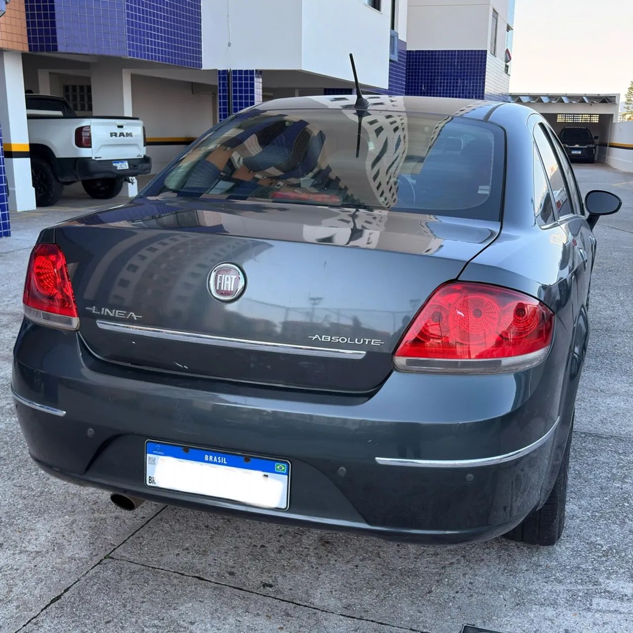Fiat Linea Absolute 1.9/1.8 Flex Dualogic 4P 2011 - Foto 2