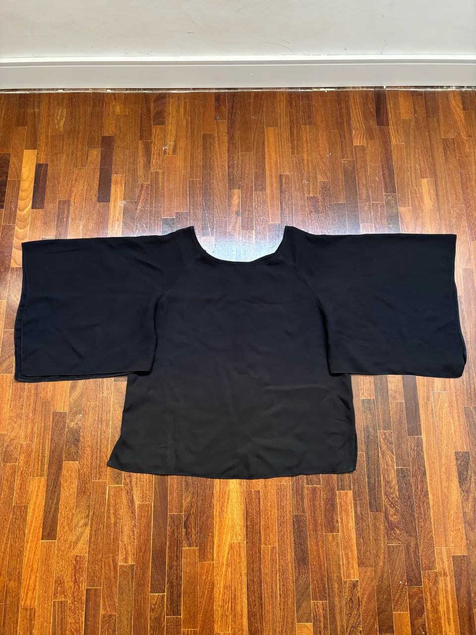 Blusa Preta Doce Flor - Modelagem Ampla - M/G - Foto 3