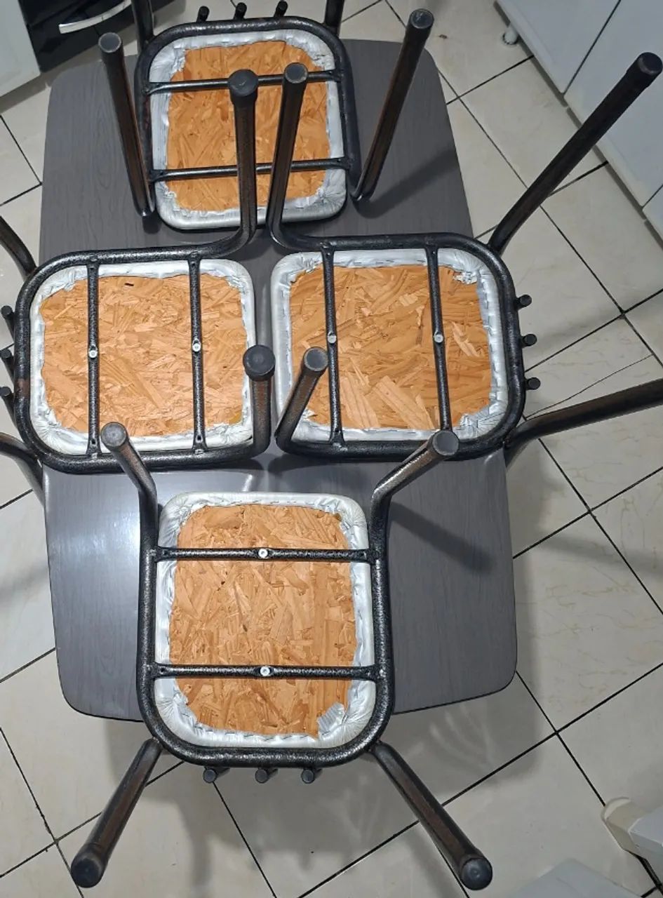 Mesa de Cozinha ou Jantar com 4 Cadeiras - Foto 4