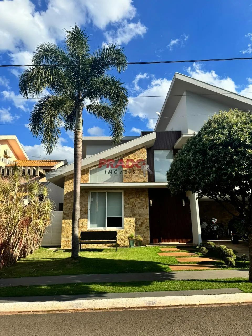 Sobrado à venda em Maringá, Parque da Gávea, com 4 quartos, com 422 m², CONDOMÍNIO VERSAIL