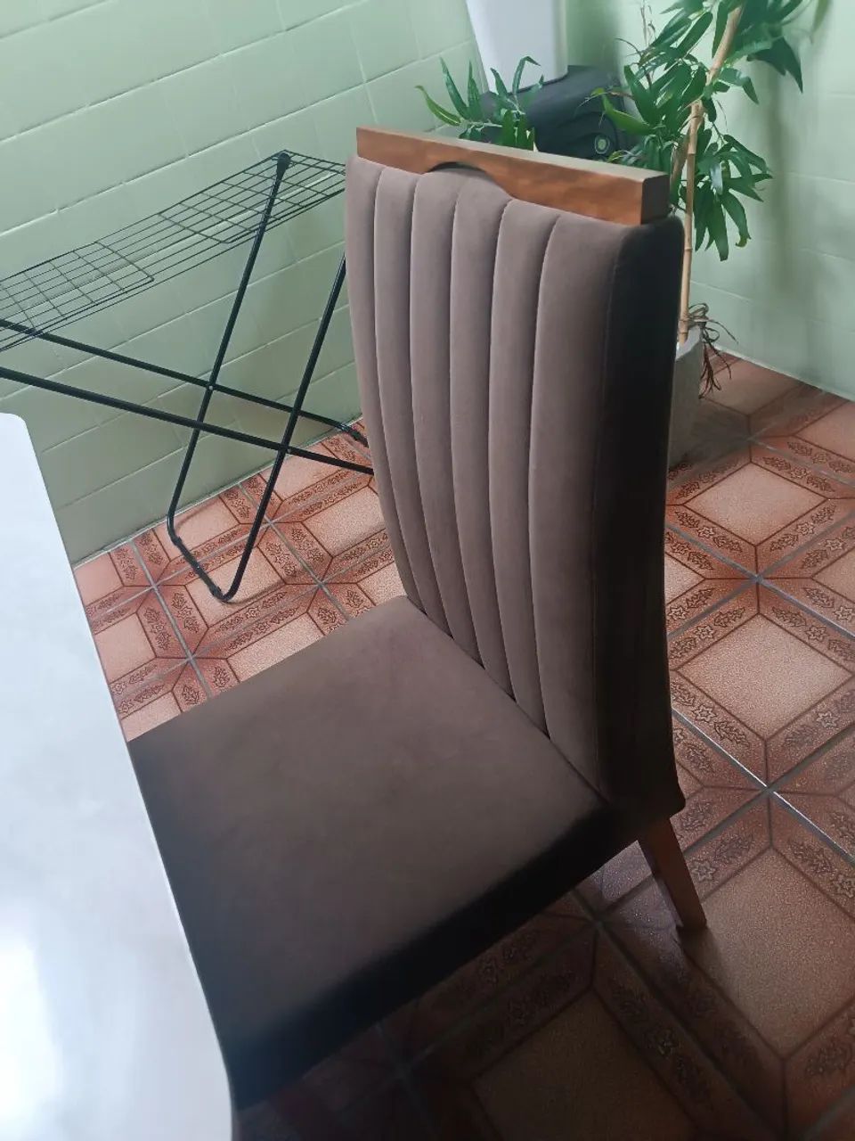 Mesa com 6 cadeiras em perfeito estado 