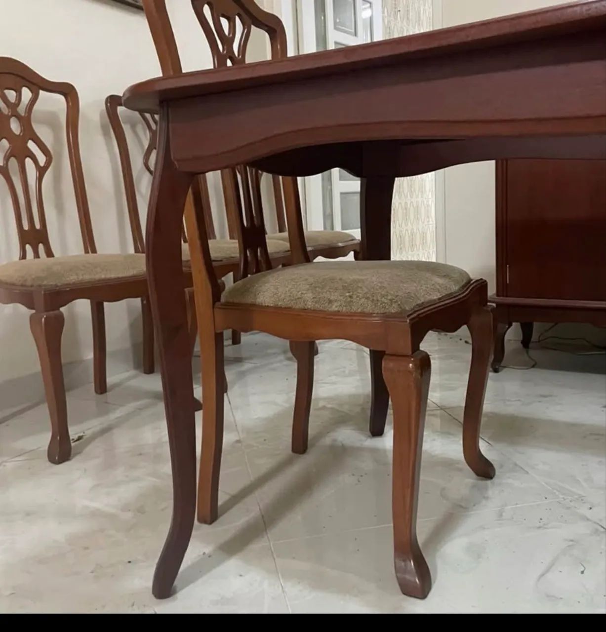 MESA DE JANTAR MODELO RETRO ( só modelo)