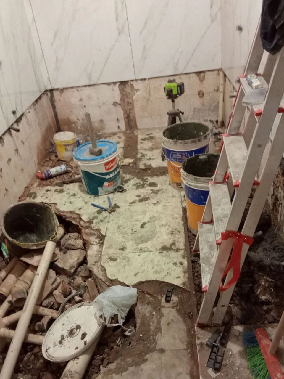 ? REFORMA E TRANSFORMAÇÃO DE BANHEIRO - ANTES E DEPOIS - Foto 2