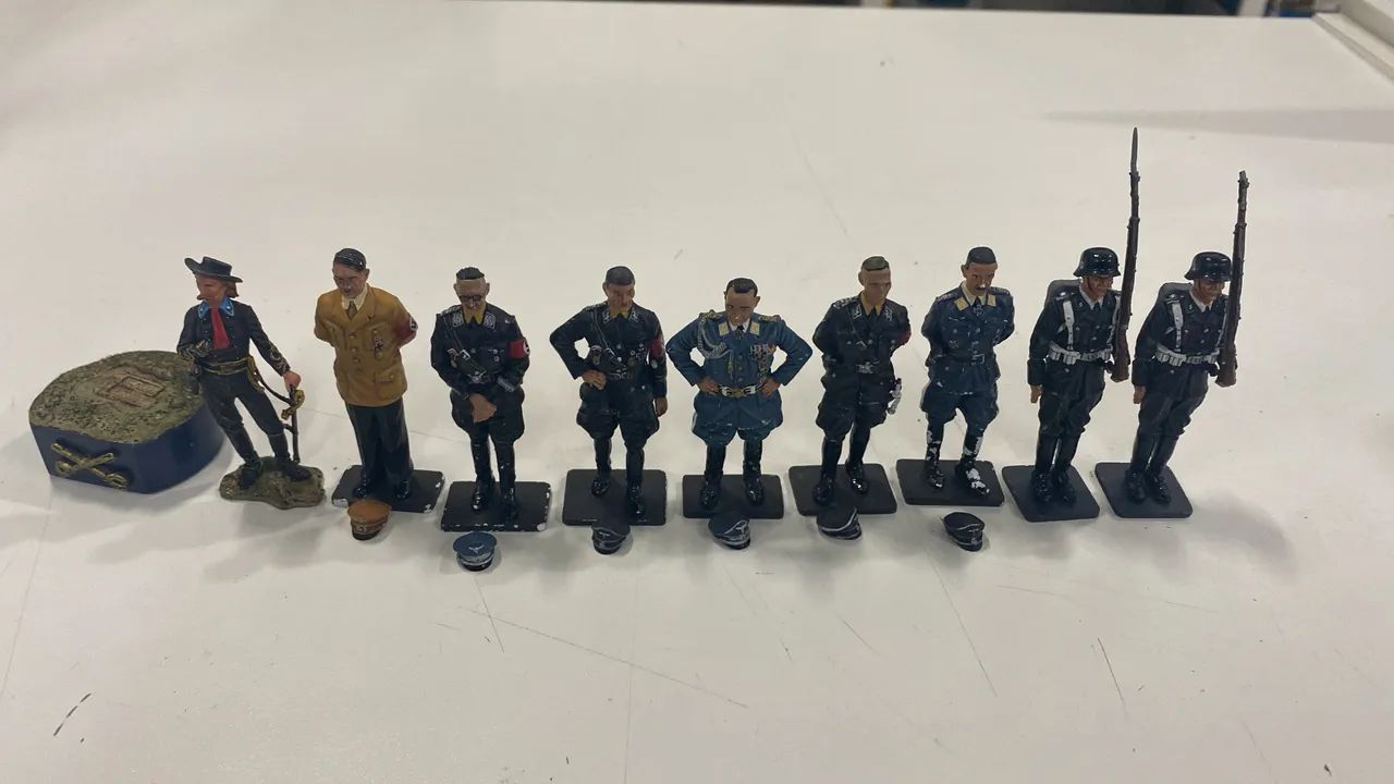Figuras de chumbo 1/30. No estado. Unidade.