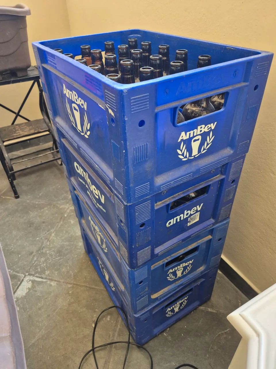 Caixas de cascos de cerveja 