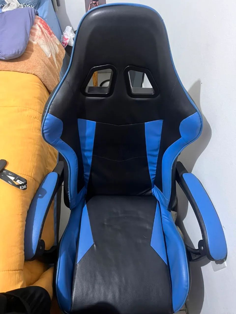 Cadeira gamer azul usada