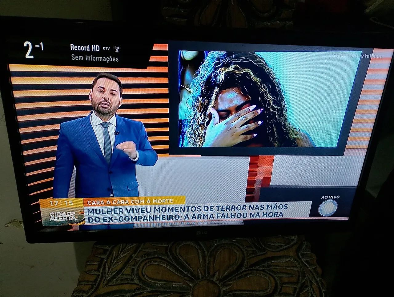 Vendo TVs 24 Polegadas LG não e smart - Foto 3