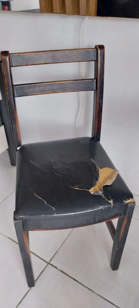 Mesa preta com 2 cadeiras - Foto 4