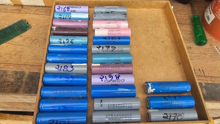 23 baterias de Lítio 2100mAh modelo 18650 Recarregáveis