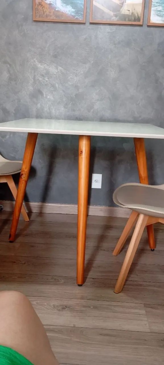 Mesa com 4 cadeiras 