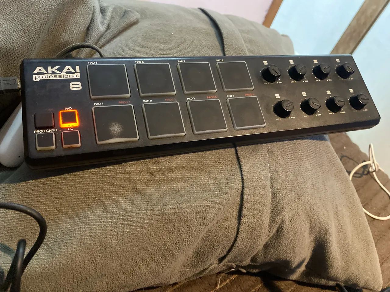 ? Controlador MIDI Akai LPD8 - Compacto e Profissional ?