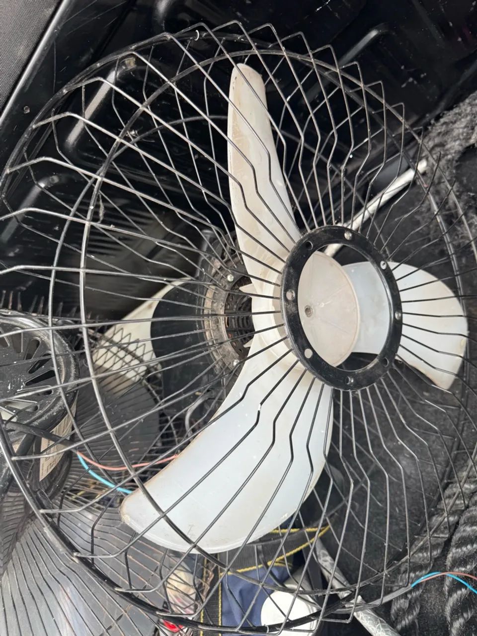 VENTILADOR DE PAREDE COM DEFEITO