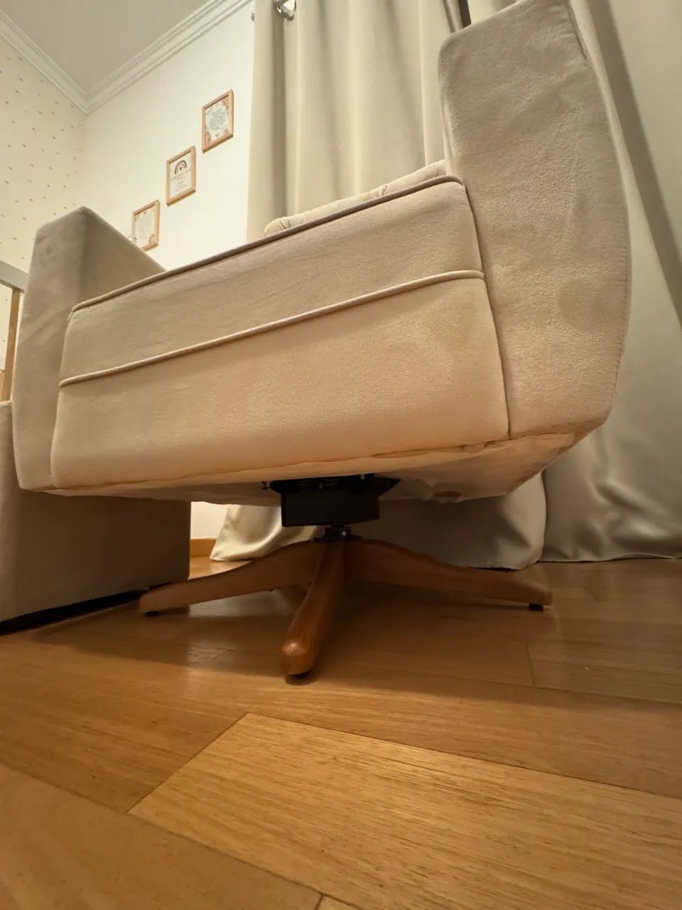 Poltrona Amamentação com Balanço e Giratória - Foto 2