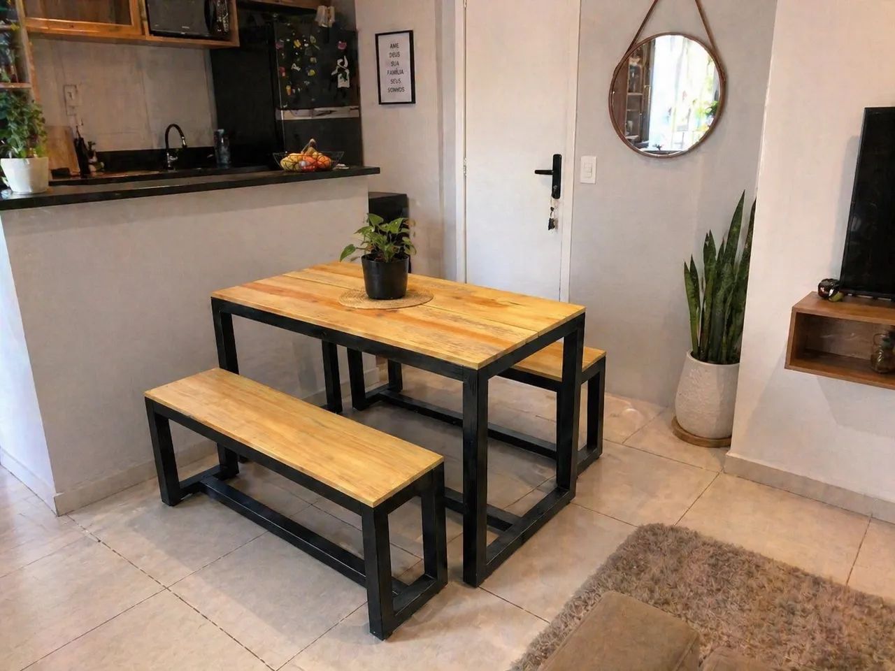 MESA COM BANCOS IDEAL PARA APARTAMENTO - COMPACTA E MODERNA