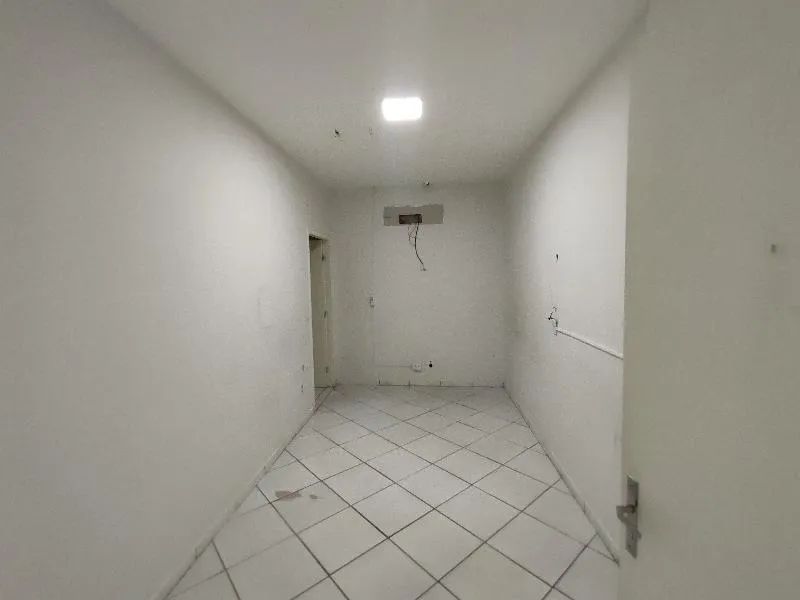 Comercial/Industrial com 18 sala(s) no bairro Araes em Cuiabá - MT
