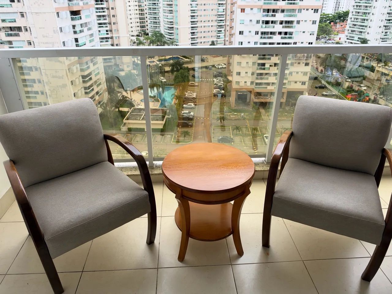 Poltronas com mesinha de centro  - Foto 4