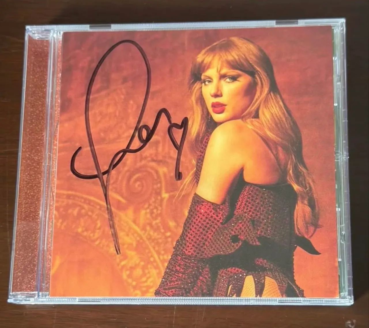 Taylor Swift CD AUTOGRAFADO The Life of a Showgirl