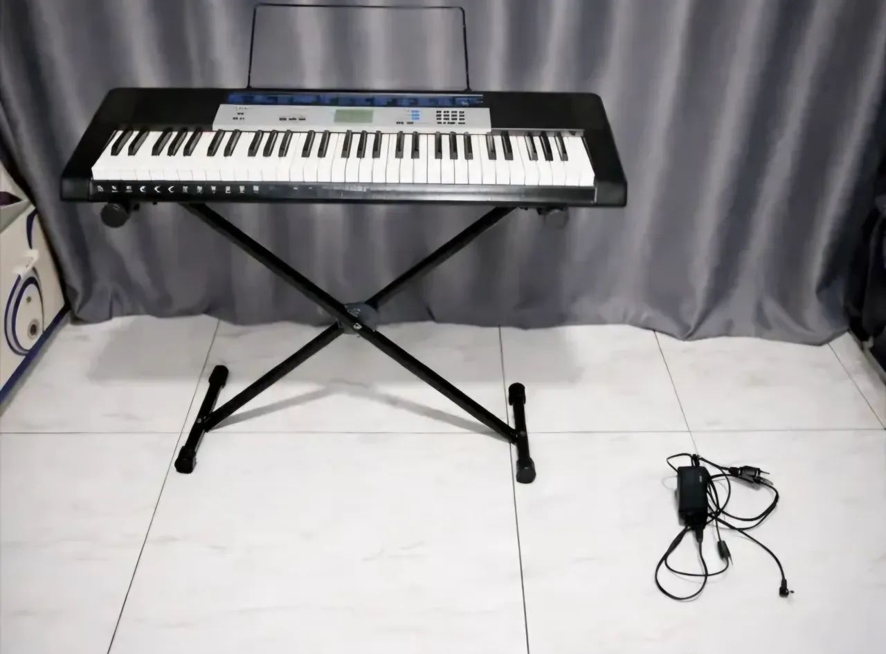 Teclado Casio CTK-1550,  com bolsa, tripé  - Foto 4