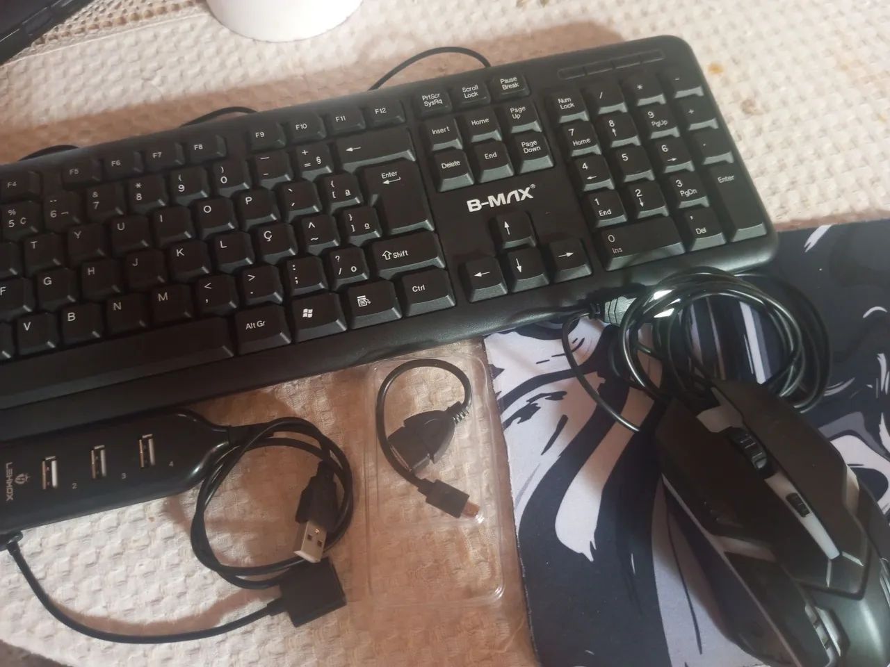 Kit Mobilado Para Celular - Teclado, Mouse Gamer, Mouse Pad , Hub e Tripé 