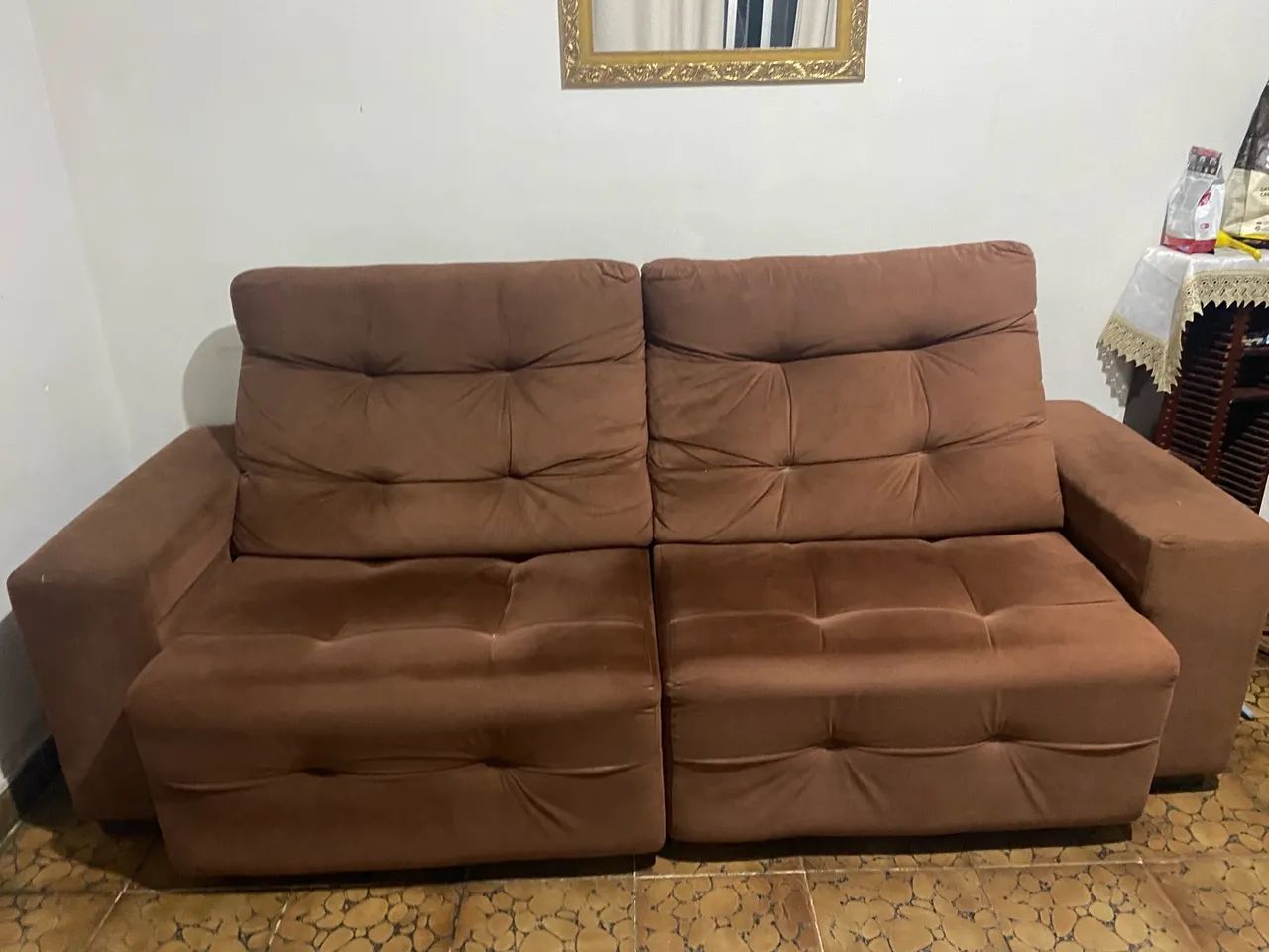 Sofá 4 lugares marrom 